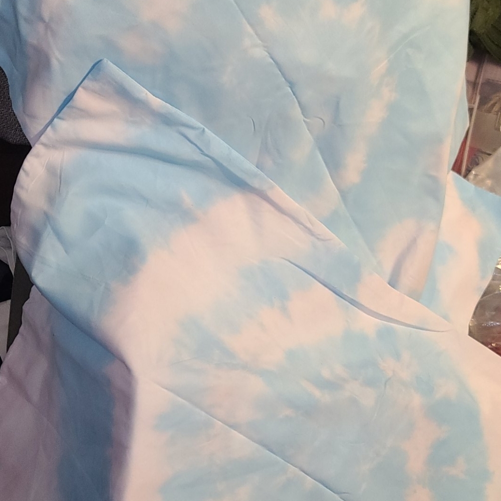 Tie-Dye Light Blue & White 2  Pillow Cases